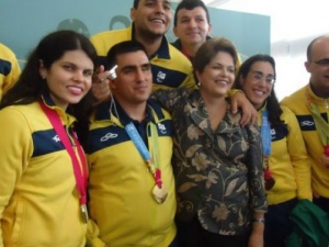 Atleta de Batayporã ganha medalha de prata no Parapan e é homenageada por Dilma Rousseff