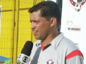 Reunião entre Cláudio e Iliê define permanência do técnico no Águia Negra 