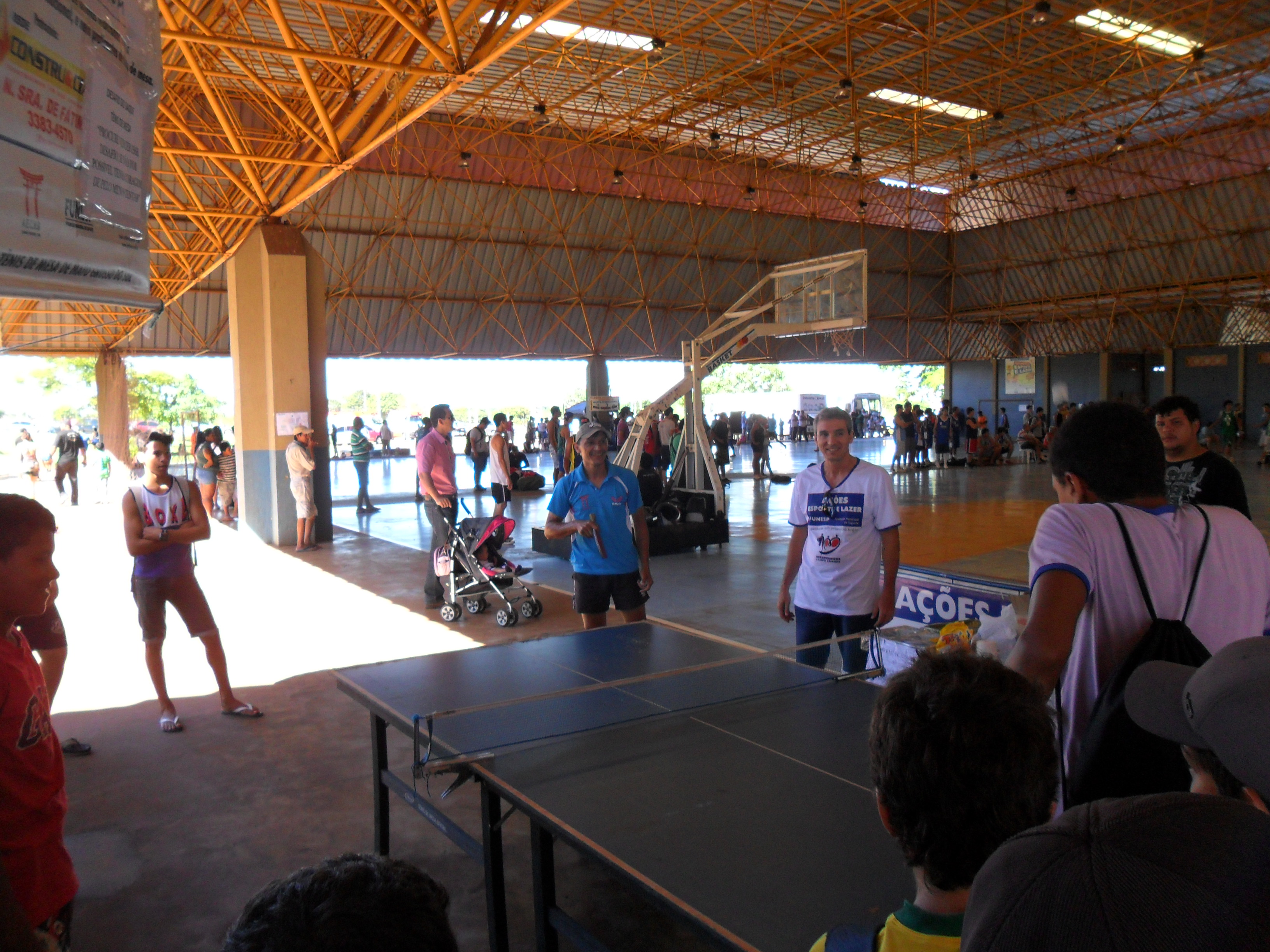 Atletas realizam desafio do saque na Unigran Campo Grande