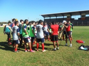 Cheio de desfalques, Águia Negra já está em Cuiabá para enfrentar o Mixto