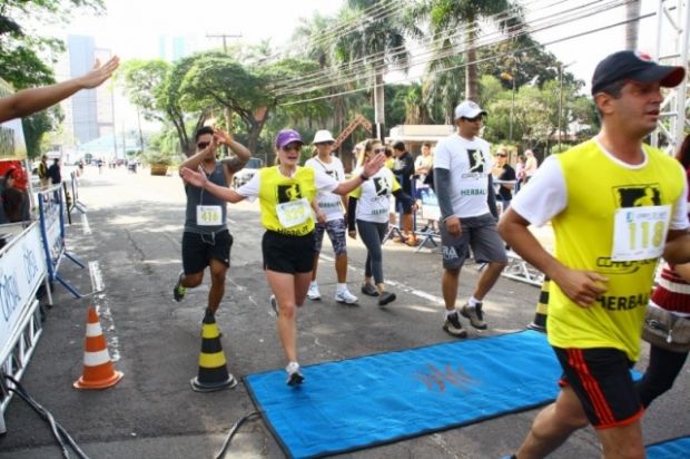 Apesar de tempo frio, Corrida do Bem reúne 1,2 mil competidores
