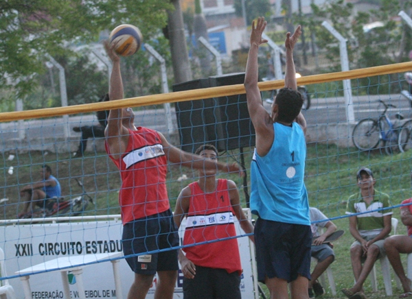 Dezesseis duplas participam da 4ª etapa do Circuito Estadual de Vôlei de Praia