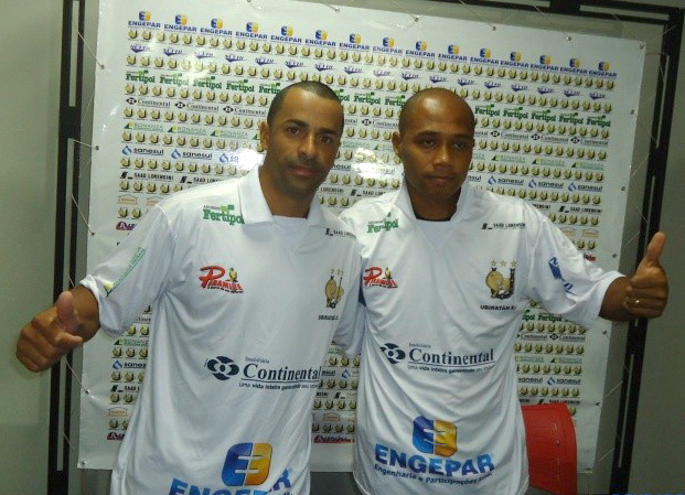 Ubiratan apresenta Pedrão e Tiziu para reta final da Série B