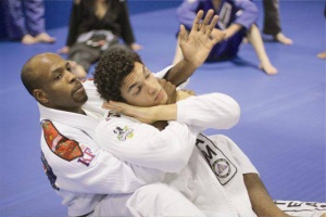 Referência mundial no Jiu-Jitsu faz seminário em Dourados