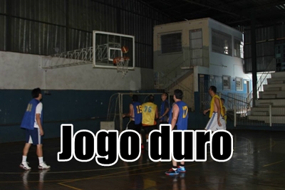 Blue vence e está perto do título
