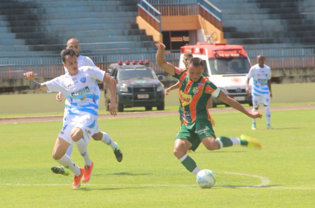 Naviraiense e Ivinhema empatam sem gols no Douradão