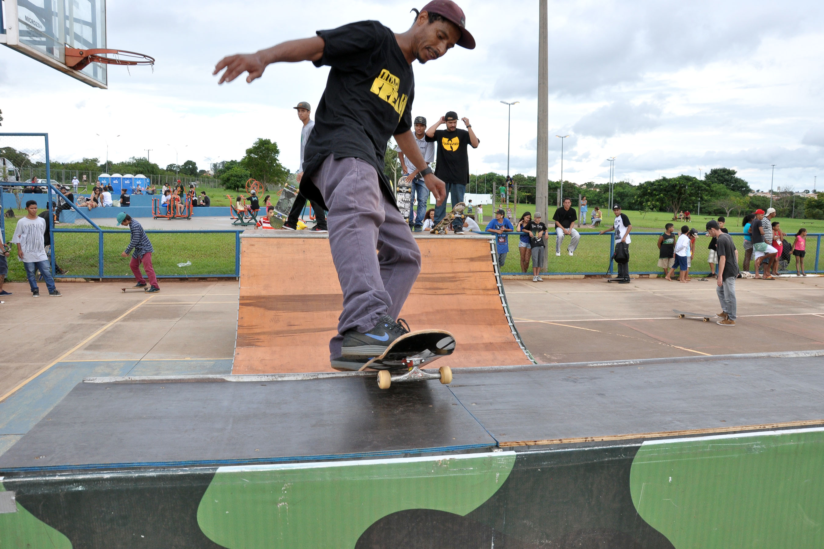 Prefeitura entrega pista de skate no Parque do Sóter