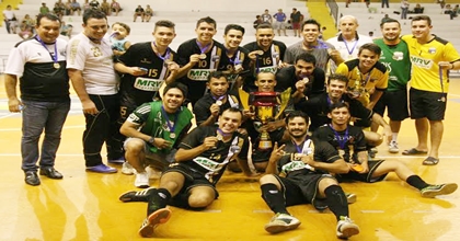 Novoperário goleia e conquista Copa Rádio Clube