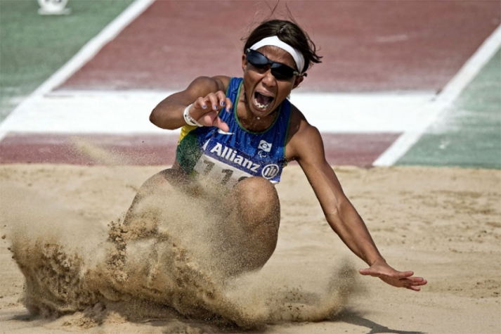 Atleta de MS bate recorde mundial do salto em distância