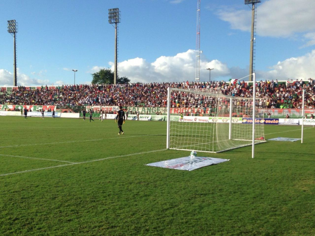 Sete perde para equipe da Bahia e se complica na série D