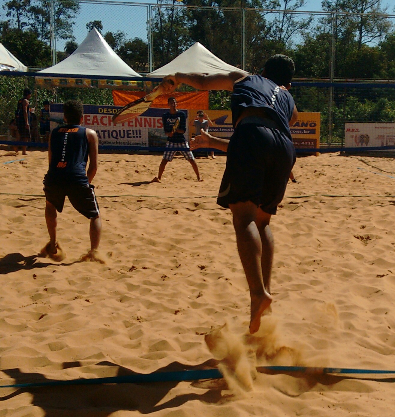 Torneio de Beach Tennis premia campeões com R$ 1,4 mil