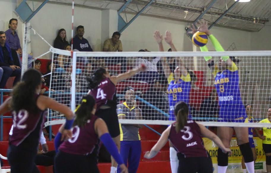 Vagas abertas para turmas de vôlei e pilates no Sesc