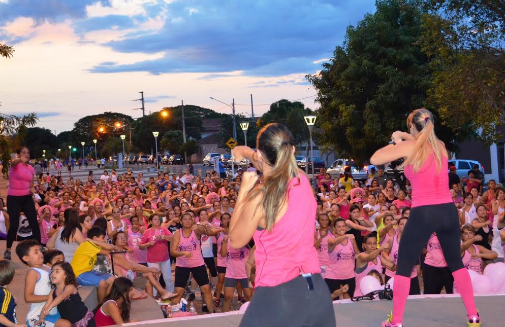 Aulão de ginástica comemora o Outubro Rosa﻿ na Capital