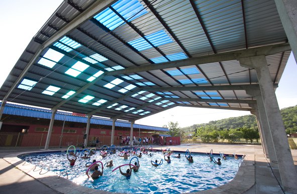 Com piscina coberta, Prefeitura amplia programa Corumbá Saudável