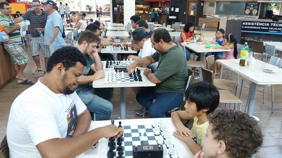 Robson e Danny vencem Torneio de Xadrez de Duplas
