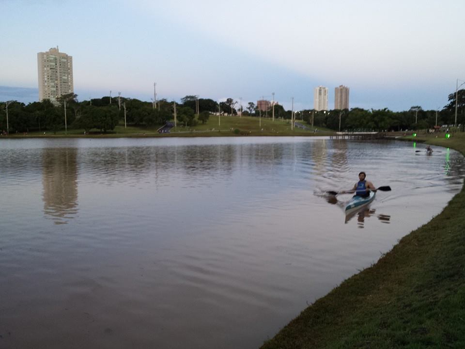Projeto disponibiliza vagas gratuitas para interessados em praticar canoagem