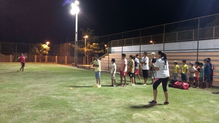 Prefeitura oferece aulas de flag football em parques da Capital