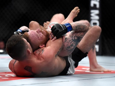Naviraiense Luan Chagas diz estar aliviado após vitória no UFC