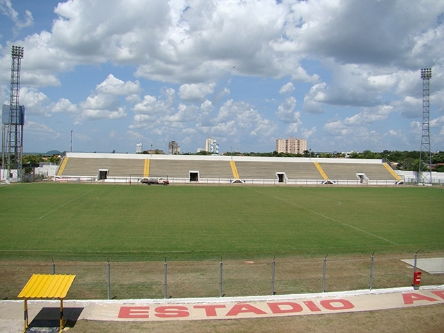 MPE investiga condições de segurança do Estádio Arthur Marinho