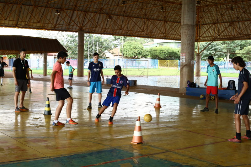 Jorjão oferece aulas para turmas de futebol, basquete e violão
