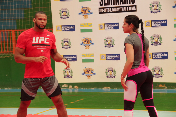 Seminário com estrelas do UFC atrai atletas locais de Chapadão do Sul