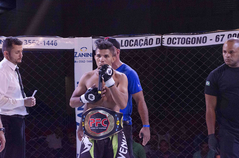 POLÊMICA: Após combate, lutador difama evento e deve devolver cinturão