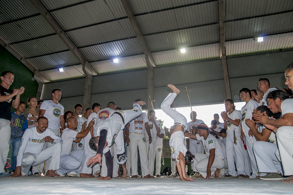 Com quase 90 capoeiristas, encontro incentiva prática da modalidade