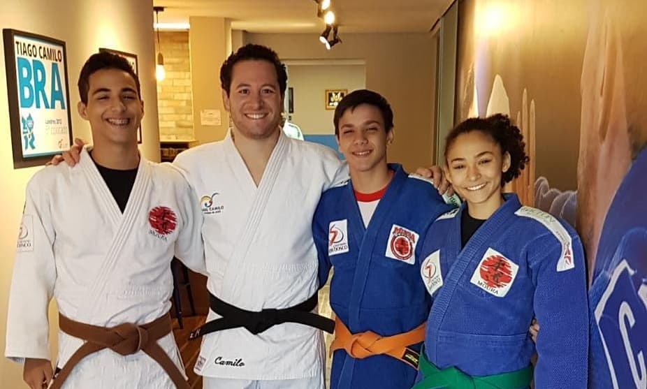 Judocas de MS participam de treinamento com Tiago Camilo