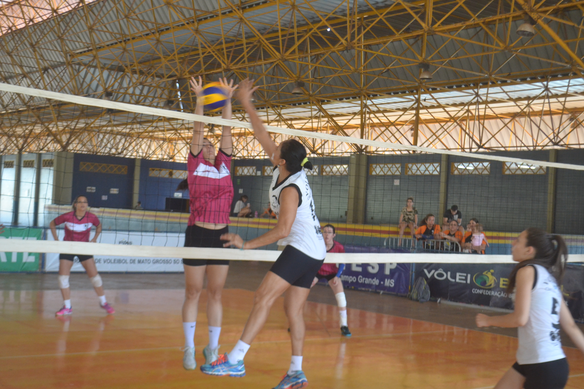 São Francisco e Novos Estados conquistam etapa do Voleibol 4x4