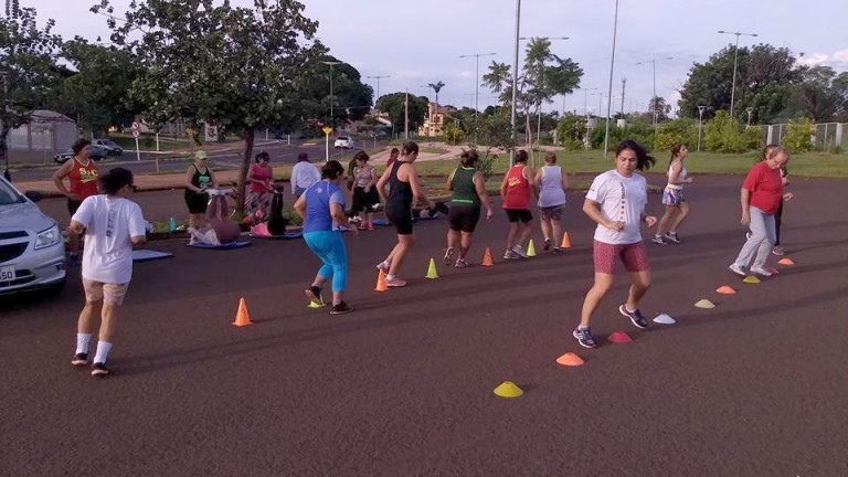 Funesp promove oficinas esportivas para a terceira idade na Praça das Begônias