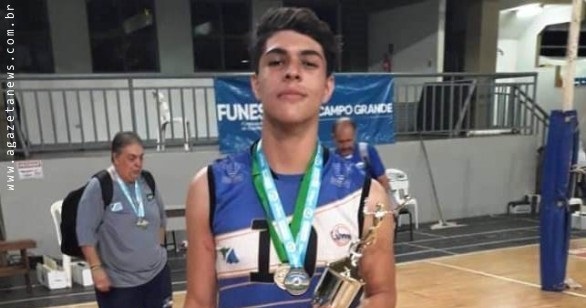 Jogador de vôlei de Paranhos é escolhido o melhor do Estado