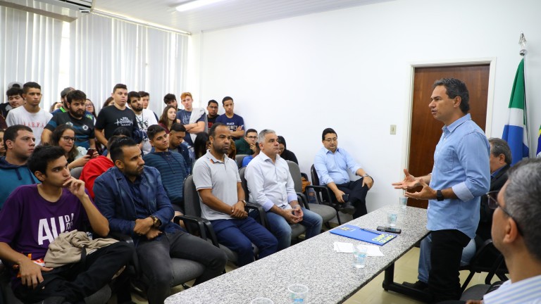 Prefeito recebe atléticas e cria grupo para regulamentar Jogos Universitários