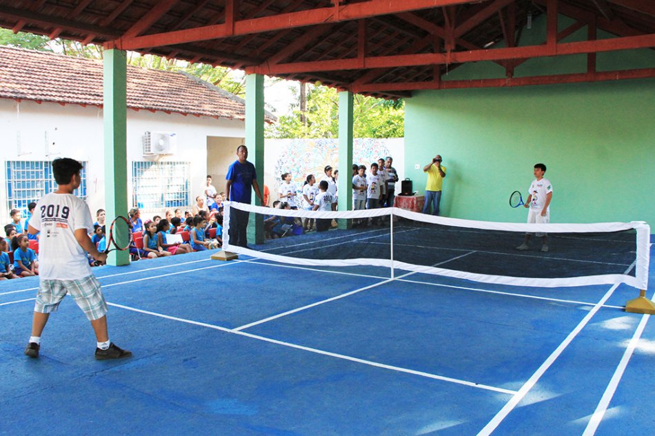 Corumbá inaugura quadra de mini tênis em escola da Rede Municipal