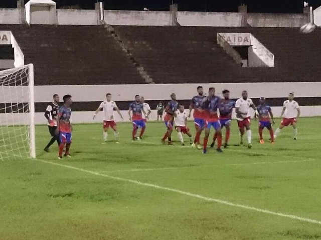 Comercial vence Urso e se rabilita antes de clássico