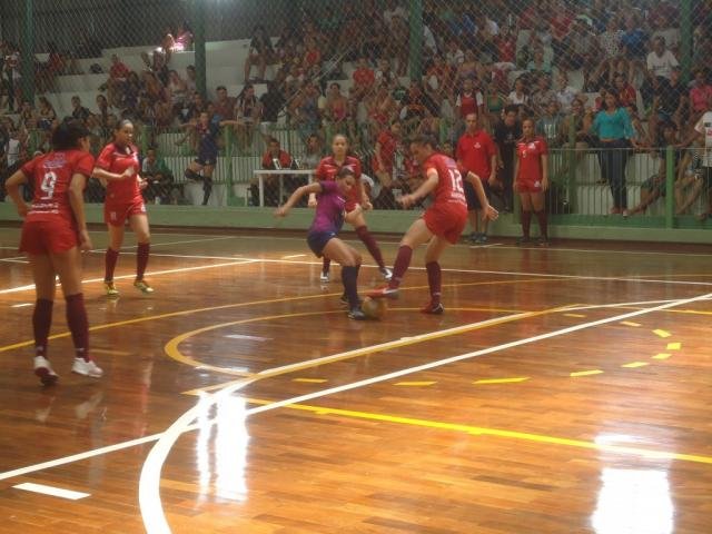 Copa feminina abre temporada da Escolinha Pelezinho