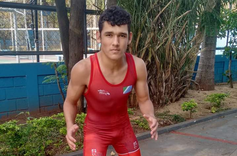 Atleta de Luta Olímpica realiza pastelada para competir no RJ