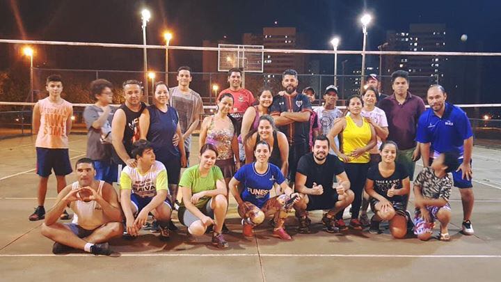 Oficina de Vôlei promove lazer em parques da capital