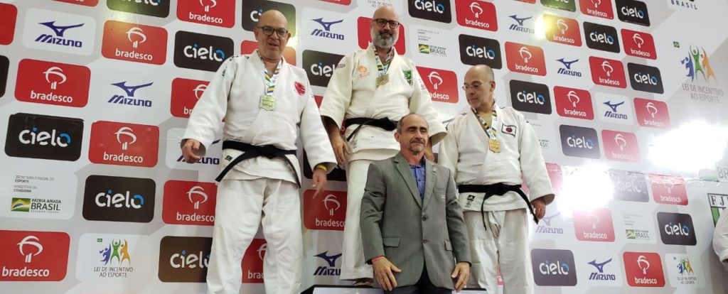 Veteranos e árbitros de MS destacam-se em evento nacional de judô