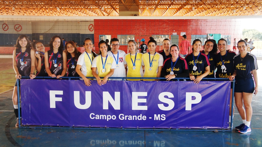 Novos Estados e Parati faturam 1ª etapa do Interbairros de vôlei