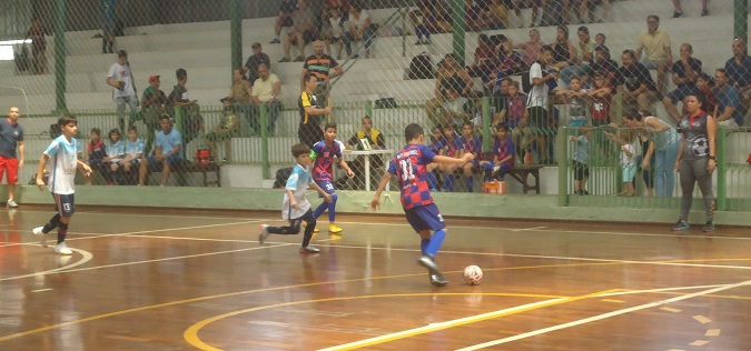 Goleada de 10 a 2 marca rodada da Copa Pelezinho