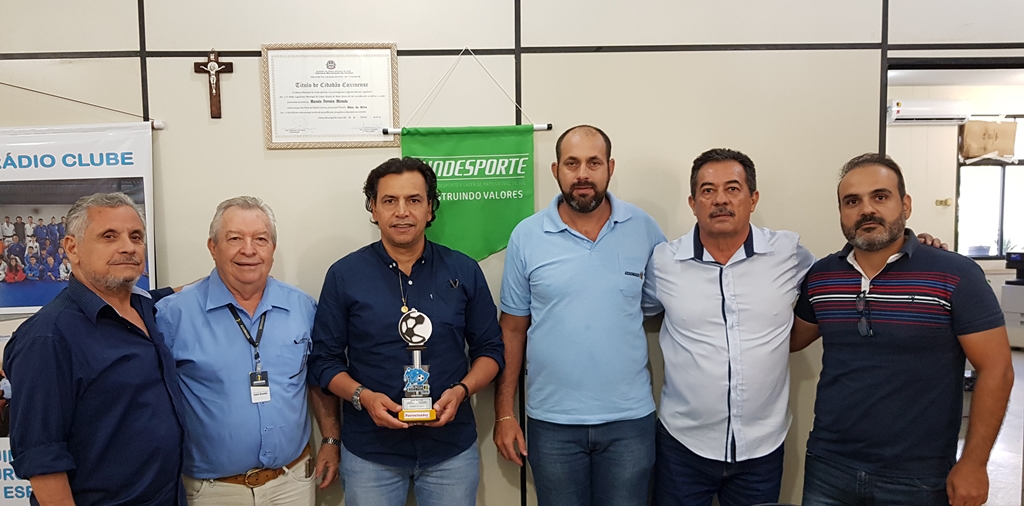 Fundesporte recebe troféu de patrocinador da Copa Assomasul