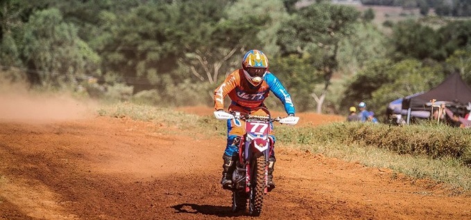 Douradense conquista pódios na abertura do Nacional Paraguaio de Velocross