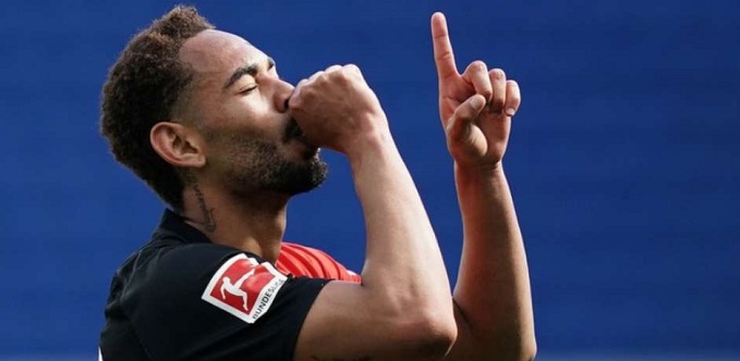 Bundesliga retorna com protocolo de segurança e gol de brasileiro