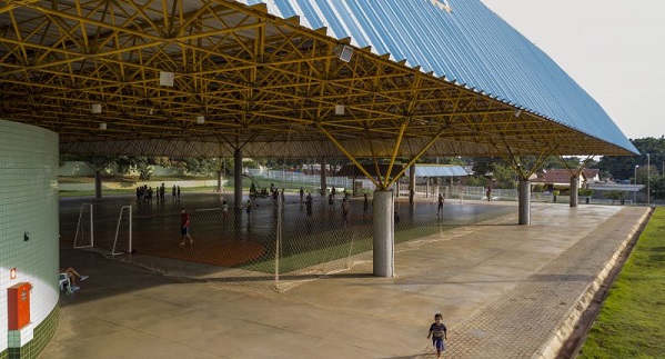 Poliesportivo da Vila Almeida é referência para crianças e jovens
