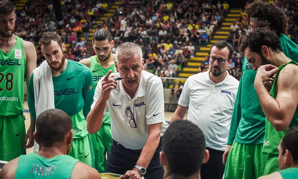 Técnico da seleção de basquete masculino convoca equipe