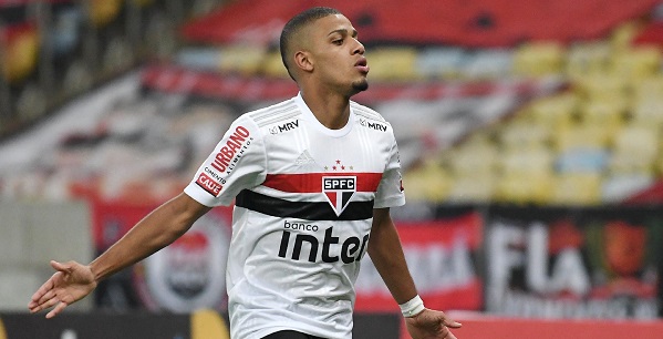 Brenner marca duas vezes, e São Paulo vence Flamengo por 2 a 1