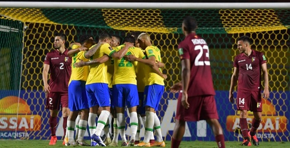Brasil joga mal, mas vence Venezuela por 1 a 0, no Morumbi