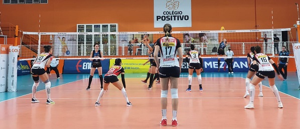 Sesi Vôlei Bauru abre a semana com vitória fora de casa