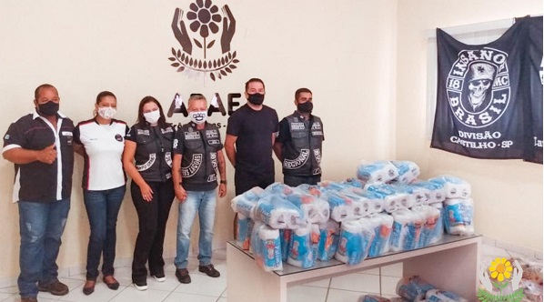 APAE recebe doação de cestas básicas do Moto Clube Insanos