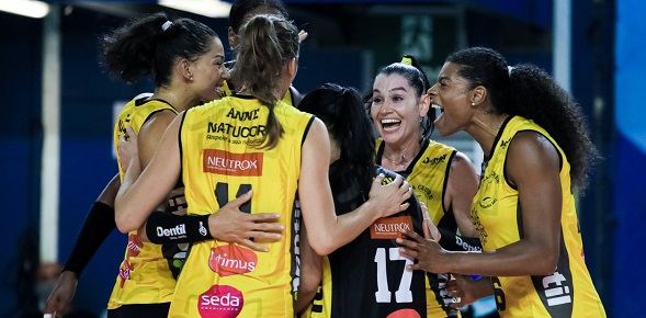 Dentil/Praia Clube vence Pinheiros pela Superliga de Vôlei